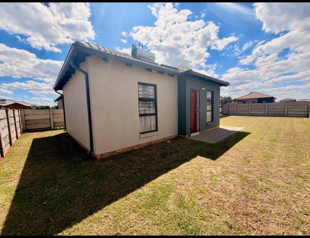 2 BEDROOM HOUSE FOR SALE IN VANDERBIJLPARK CW 5